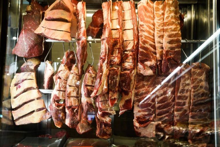 Governo vê risco de colapso na carne bovina após tarifa da China e propõe cotas de exportação
