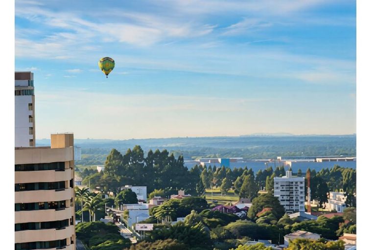 Balão desperta curiosidade e promete passeios turísticos na cidade em Conquista