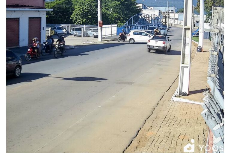 Colisão registrada por câmeras reforça sequência de acidentes no mesmo ponto em Livramento