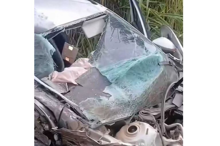 Colisão violenta entre carro e caminhão deixa morto na região de Itapetinga