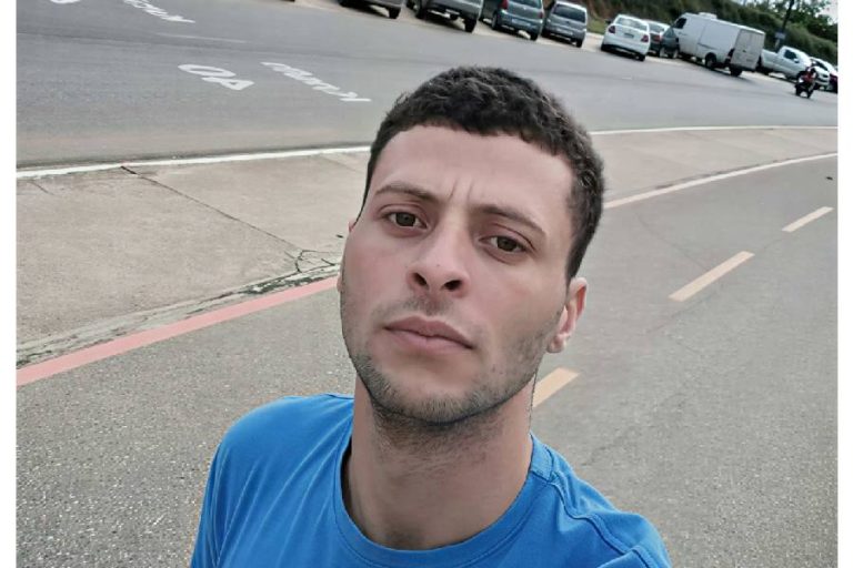 Homem é encontrado morto e amarrado a motocicleta em bairro de Vitória da Conquista