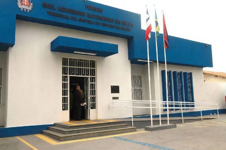 Jovem acusado de atirar no pai é absolvido por júri, em Carinhanha