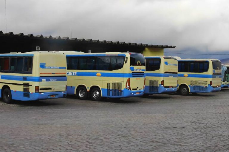 Justiça da Bahia nega indenização a idosa após disputa por passagem entre Brumado e Salvador