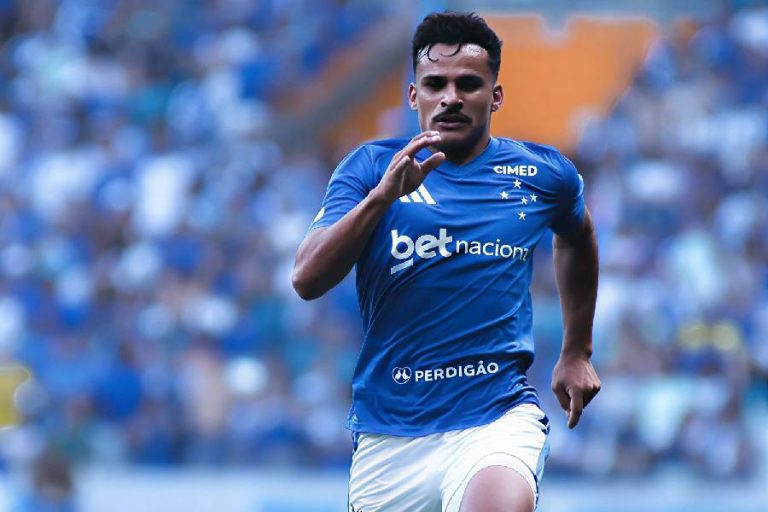 Kaiki, do Cruzeiro, é chamado para Seleção após lesão de Alex Sandro