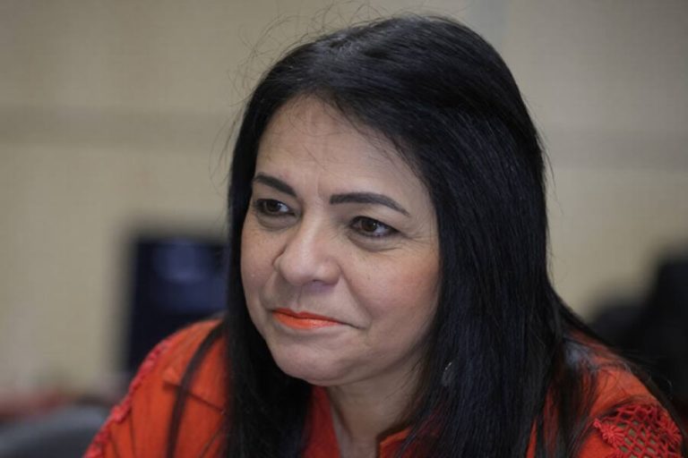 PF investiga contratos na gestão de prefeita do PT na Bahia e aponta fraude milionária na compra de tablets