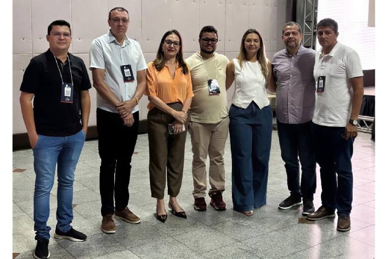 Vereadores de Guanambi participam de congresso estadual em Salvador e reforçam capacitação do Legislativo