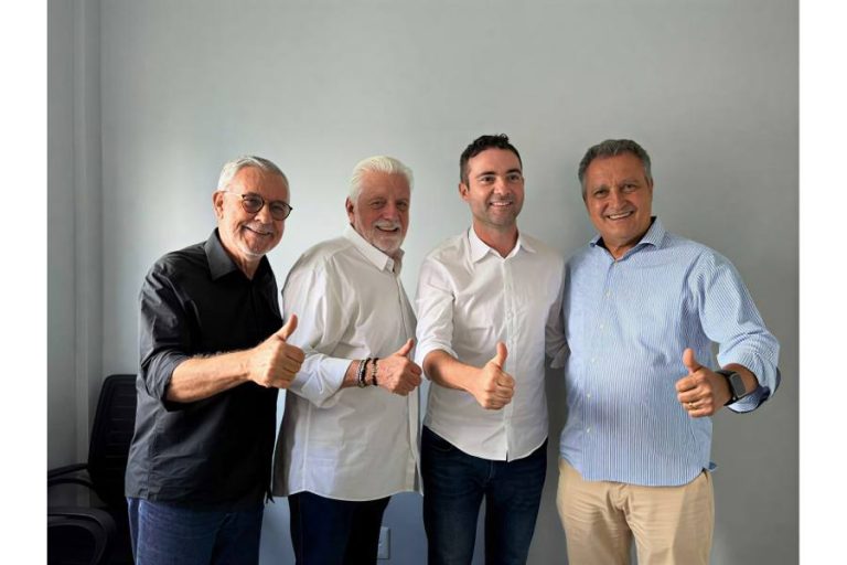 Jaques Wagner elogia liderança do prefeito Fabrício Abrantes e destaca avanço do saneamento em Brumado