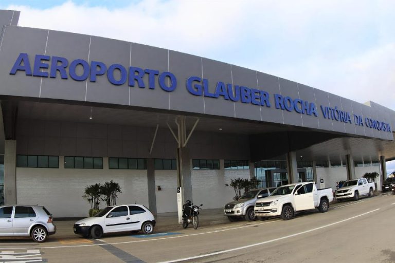 Azul reduz voos e corta oferta de assentos entre Conquista e Salvador