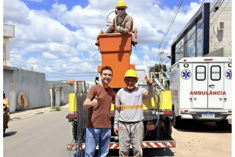 Brumado troca lâmpadas de sódio por LED na Avenida João Paulo e leva obra a cinco bairros