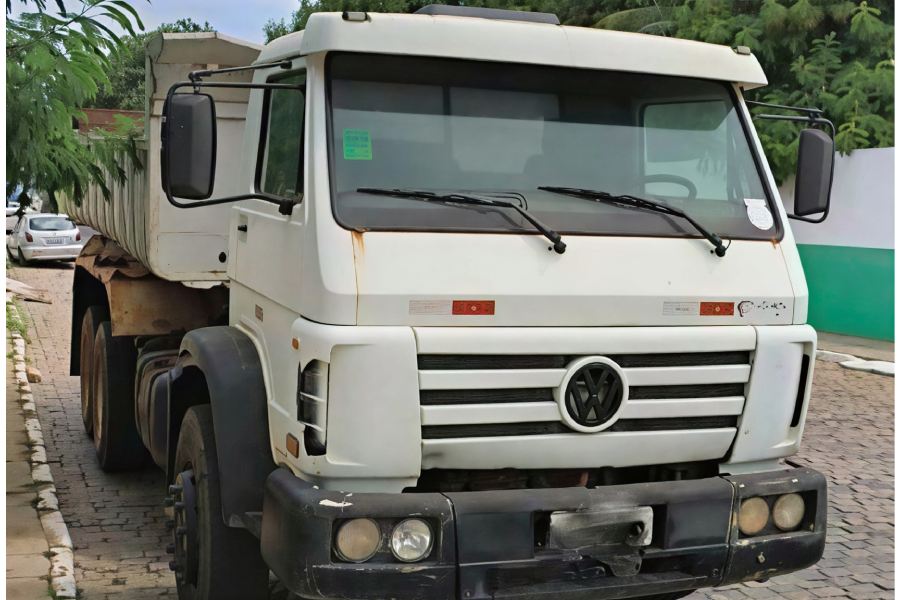 Caminhão roubado é recuperado após ser abandonado em Brumado