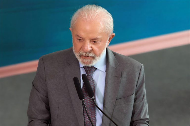 Datafolha revela queda na popularidade de Lula e aumento da reprovação em meio a crise política e econômica