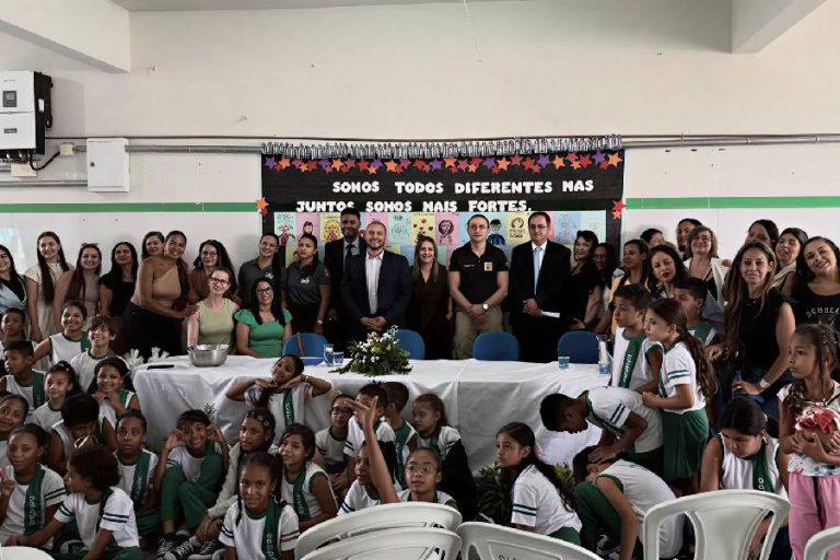 Escola de Brumado promove palestra sobre bullying e cyberbullying com autoridades e especialistas