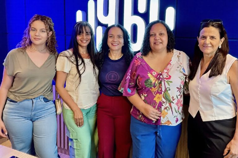 Exposição valoriza mulheres artistas e atrai público com arte e emoção em Guanambi