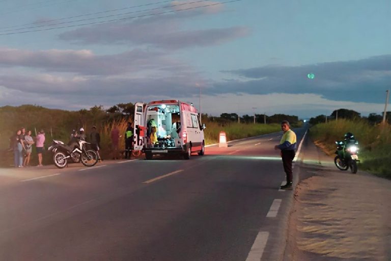 Homem invade delegacia com faca, causa tensão e acaba contido em Brumado