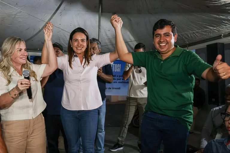 Ivana rompe com aliado e aparece ao lado de adversária em evento político em Urandi