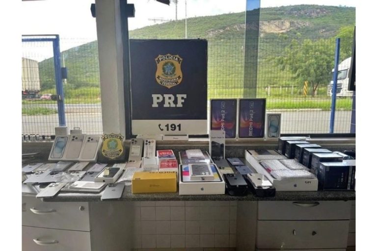 Mais de 40 iPhones são apreendidos durante fiscalização na BR-116, em Jequié