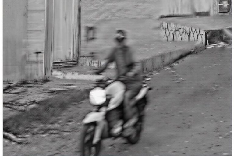 Moto furtada é encontrada abandonada em matagal de Brumado