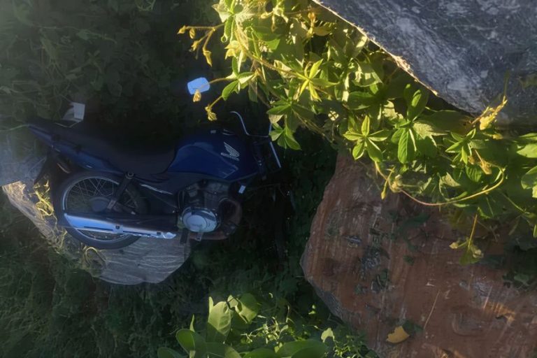Motociclista é achado morto em estrada de Urandi e mistério cerca acidente na zona rural