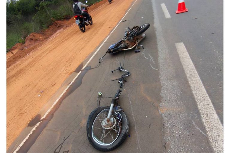 Motociclista sofre fratura exposta em colisão entre Caetité e Igaporã