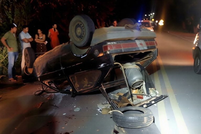 Motorista foge após batida e provoca capotamento violento em Guanambi deixando ferido