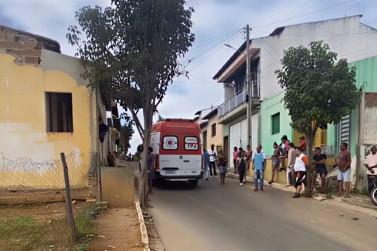 Mulher é assassinada a facadas e polícia investiga feminicídio