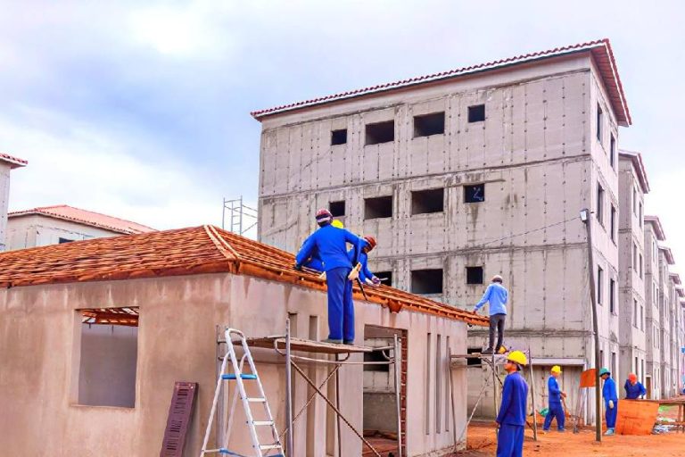 Obras do Minha Casa, Minha Vida avançam rápido e 144 famílias terão nova moradia em Brumado, diz Prefeito Fabrício Abrantes