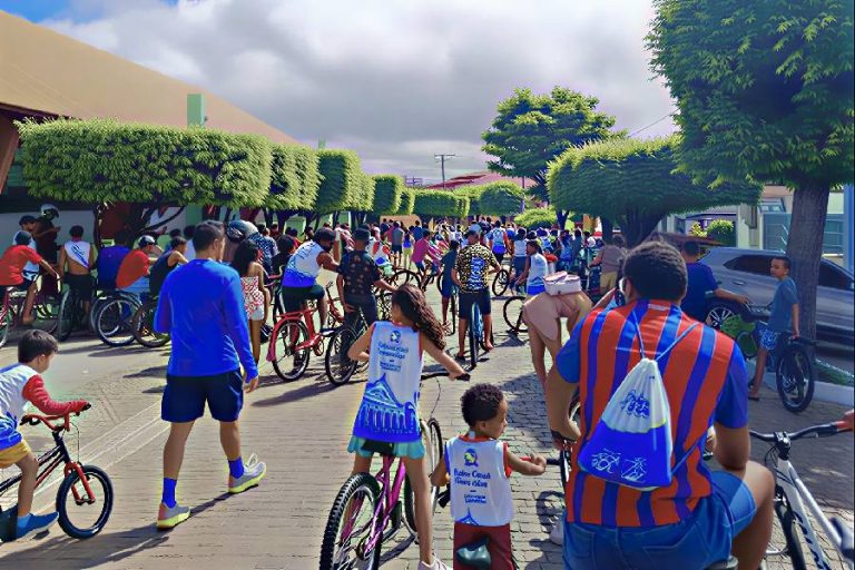 Passeio ciclístico reúne moradores e movimenta comemoração de 216 anos de Caetité