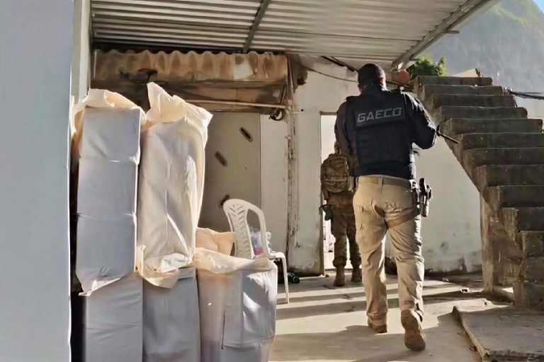 Polícia prende operadora financeira de facção baiana escondida no Vidigal, no Rio