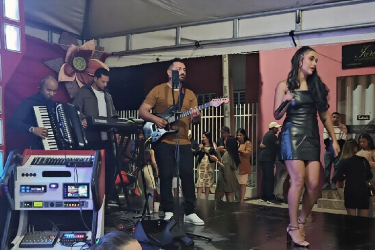 Show de estreia da banda Fulô de Araçá lota evento e marca nova promessa do forró na Chapada Diamantina
