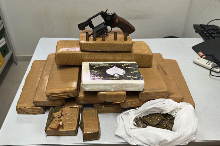 Suspeito morre em confronto com a PM e mais de 14 quilos de drogas em Cândido Sales