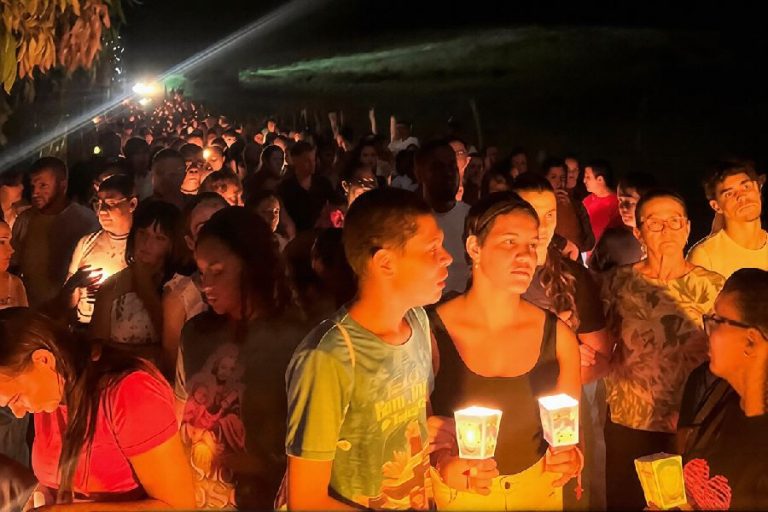 Via-Sacra luminosa reúne multidão de fiéis e emociona comunidade em Livramento