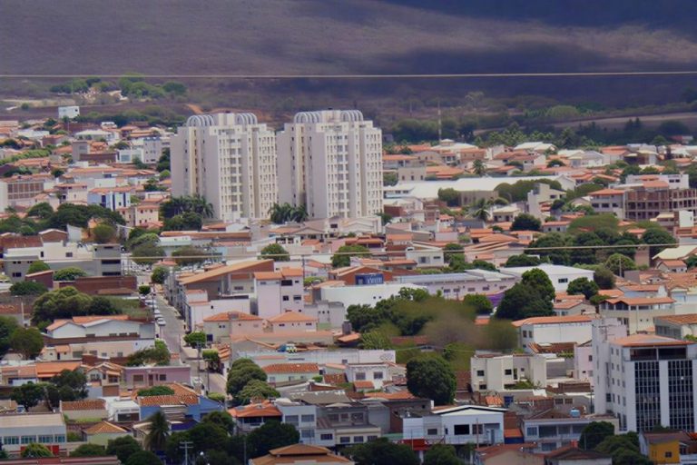 Gasolina dispara em Brumado e cidade lidera ranking de preço mais alto da Bahia
