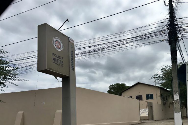 Homem é preso por violência doméstica após ameaçar policiais em Brumado