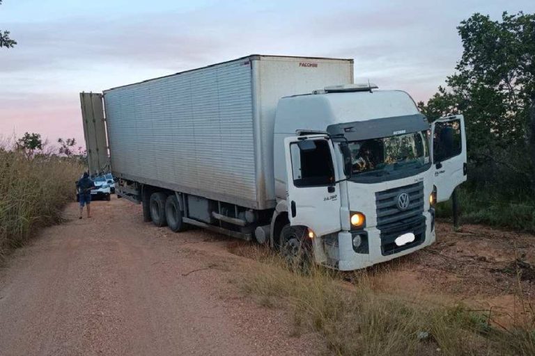 Criminosos tentam roubar caminhão que seguia para Vitória da Conquista e fogem após cerco policial