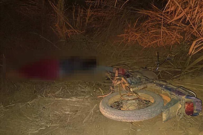 Mulher perde consciência após queda de moto em estrada rural de Iuiu