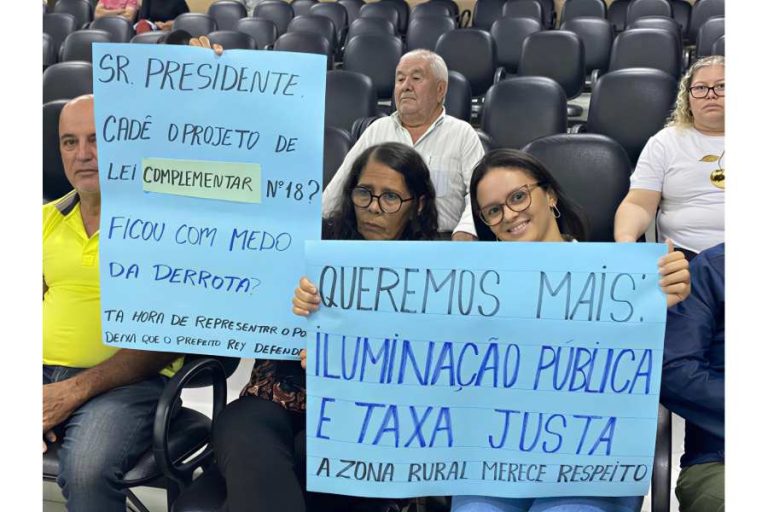 Protesto contra aumento da iluminação pública na Câmara de Brumado