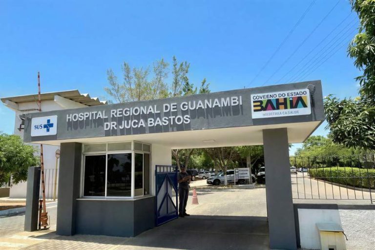 Acidente entre carro e moto deixa jovem e adolescente feridos em Guanambi