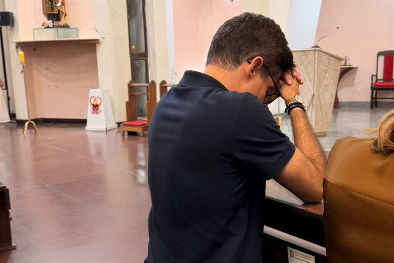 Após susto em avião ACM Neto participa de missa e agradece por livramento