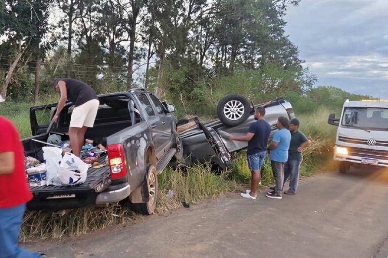 Batida entre duas caminhonetes deixa feridos e provoca susto em rodovia do sudoeste baiano