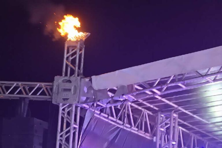 Equipe técnica evita incêndio durante show de Solange Almeida em Livramento