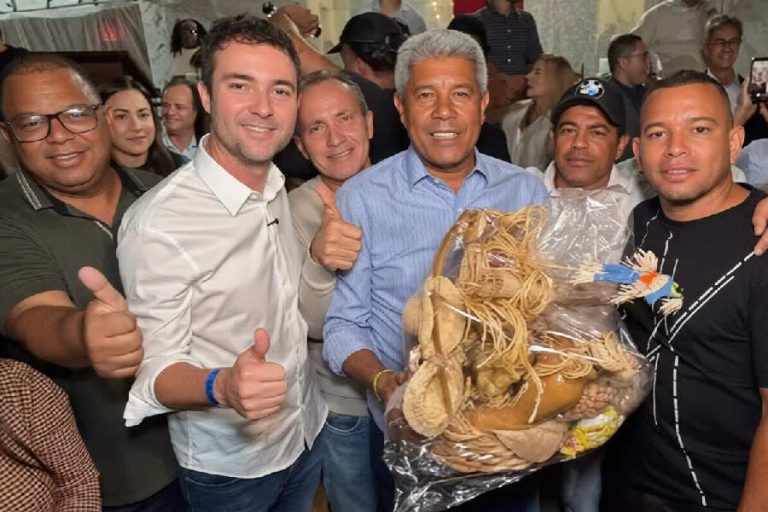 Fabrício Abrantes convida Jerônimo para participar dos 149 anos de Brumado
