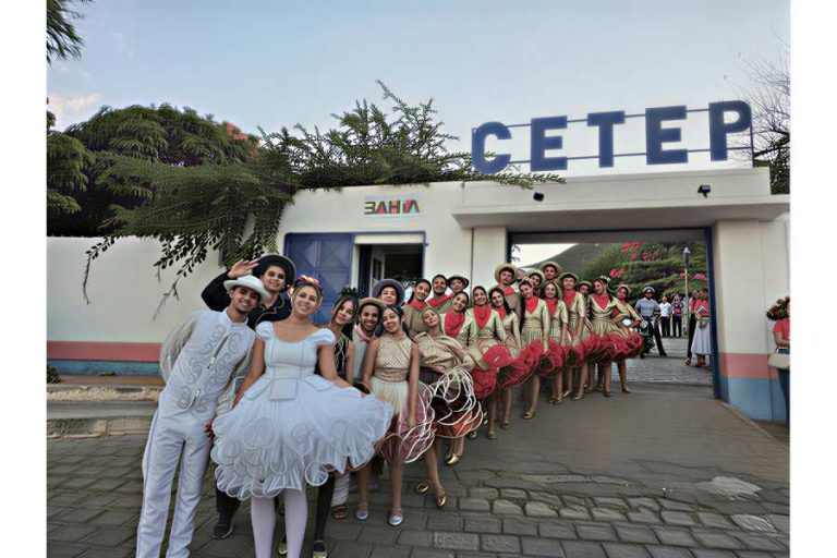 Feira literária transforma Macaúbas em palco da cultura e do protagonismo estudantil