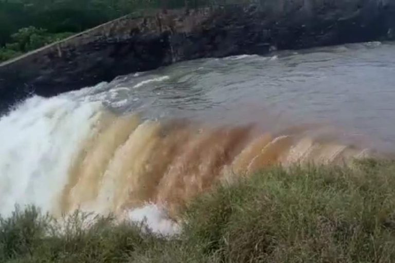 Irrigantes alertam para risco em barragem de Ceraíma após aumento da vazão de água em Guanambi