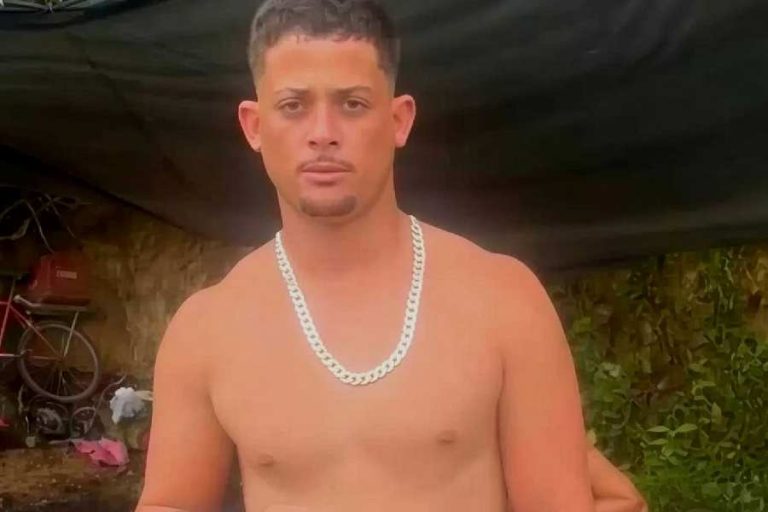 Jovem morre e amigo fica ferido após batida entre moto e caminhão na BA-262, em Anagé
