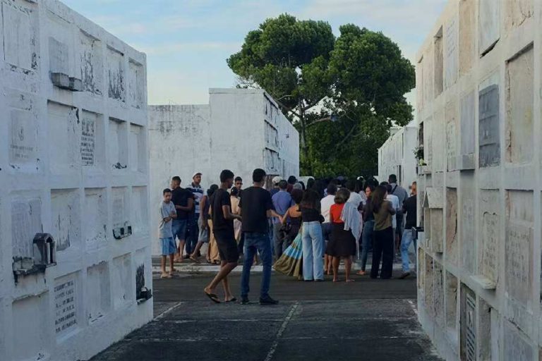 Violência na Bahia: Comoção marca sepultamento de bebê baleado na Região Metropolitana de Salvador