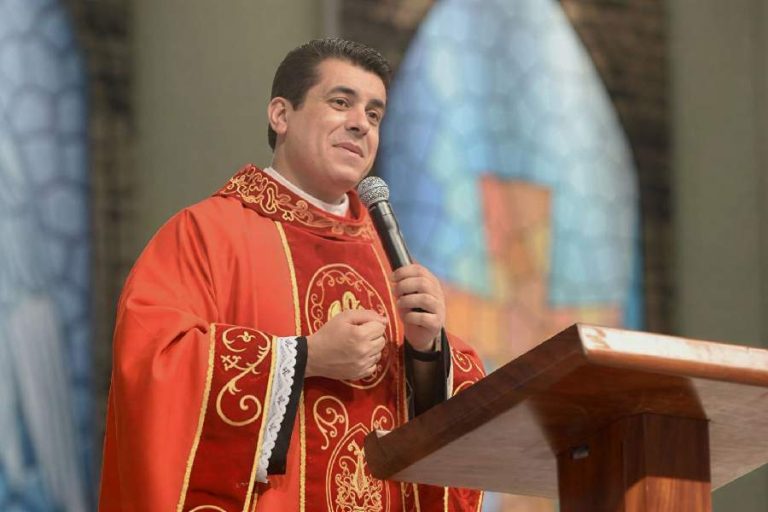 Padre viraliza ao revelar que aconselhou noiva a cancelar casamento