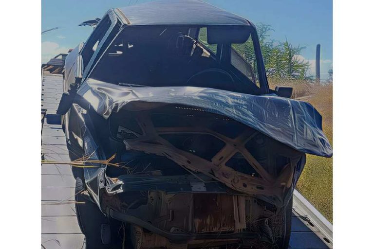 Pastor sobrevive após carro capotar várias vezes e ficar destruído na BR-122, Urandi