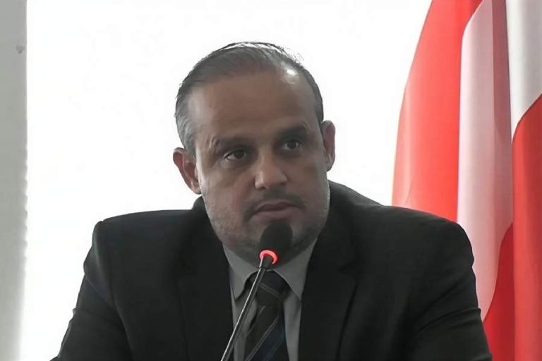 Vereador denuncia salários altos na Prefeitura e provoca reação na Câmara de Livramento