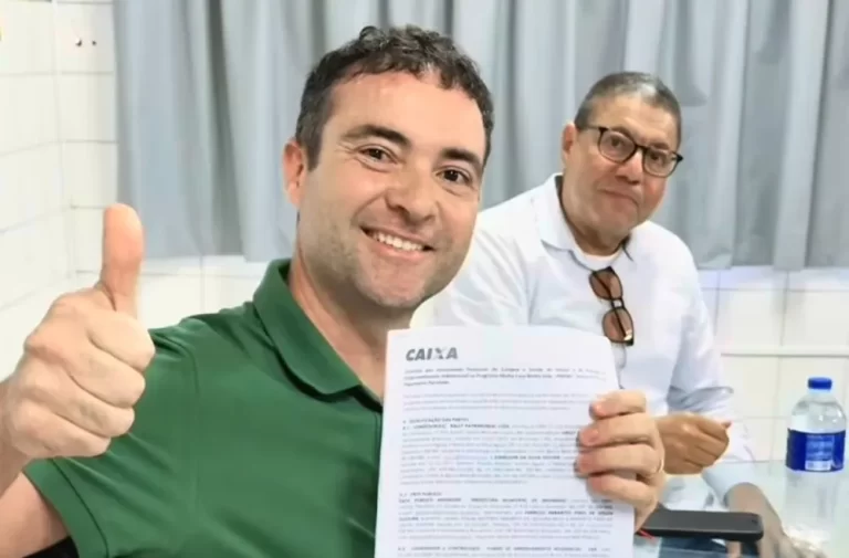 Prefeito assina contrato para construção de mais 200 casas em Brumado
