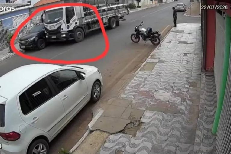 Câmeras registram acidente envolvendo caminhão no Centro de Livramento de Nossa Senhora